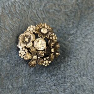 Vintage-Inspired Silver Floral Brooch